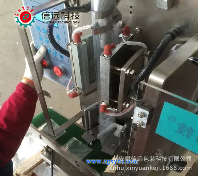 小灌裝機1
