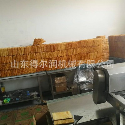 多功能煎餅薄脆油炸機 飯團酥油炸設備 小型脆餅面片油炸生產(chǎn)線