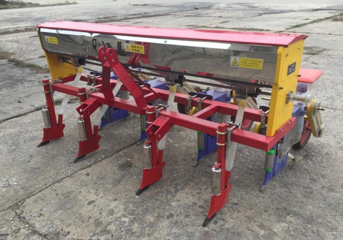 阜陽(yáng)宏強(qiáng)2BYF-4型玉米精量施肥播種機(jī)